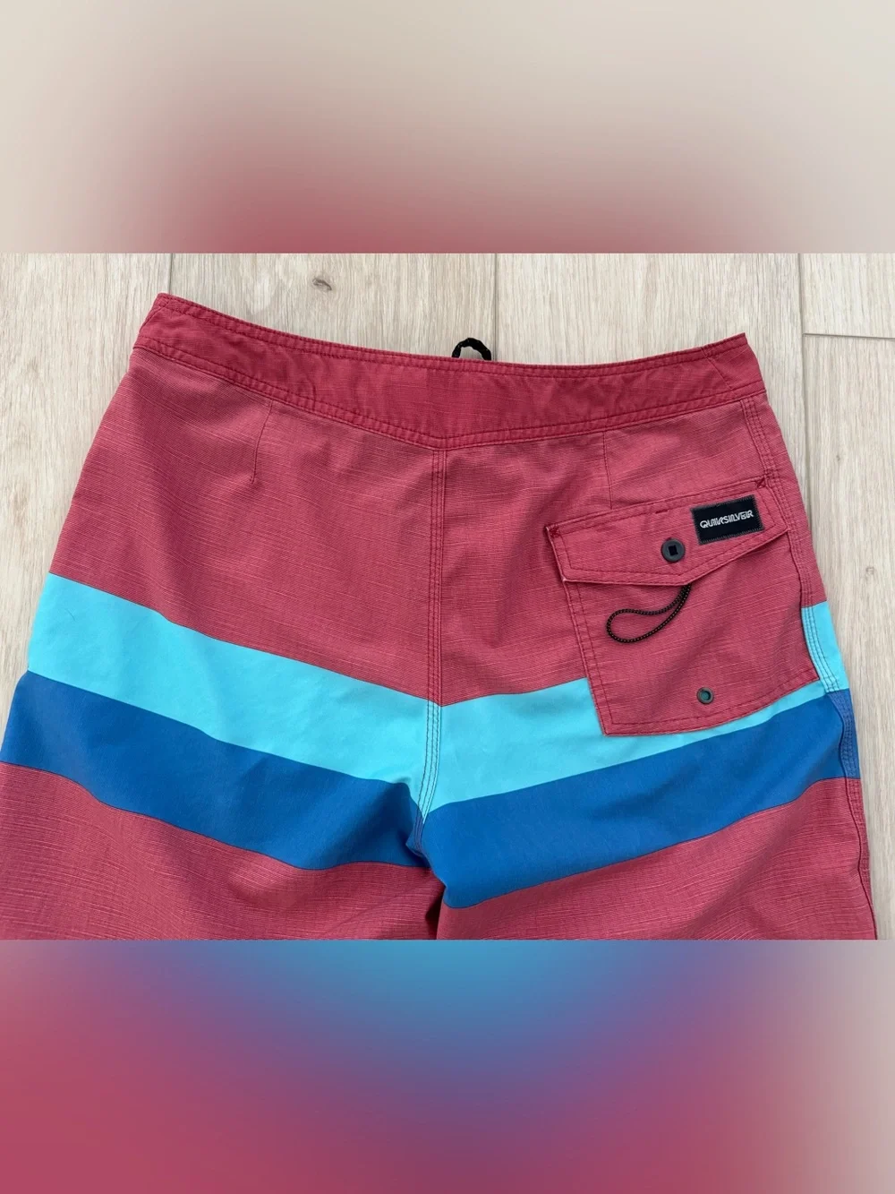Quiksilver Mens size 31 red blue stripe board shorts surf swim trunks beach EUC
